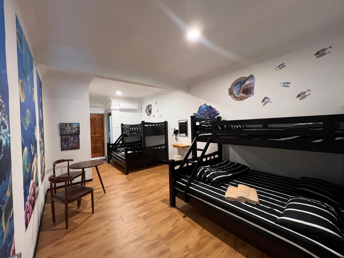 The Ship Guesthouse Room Semporna Eksteriør bilde