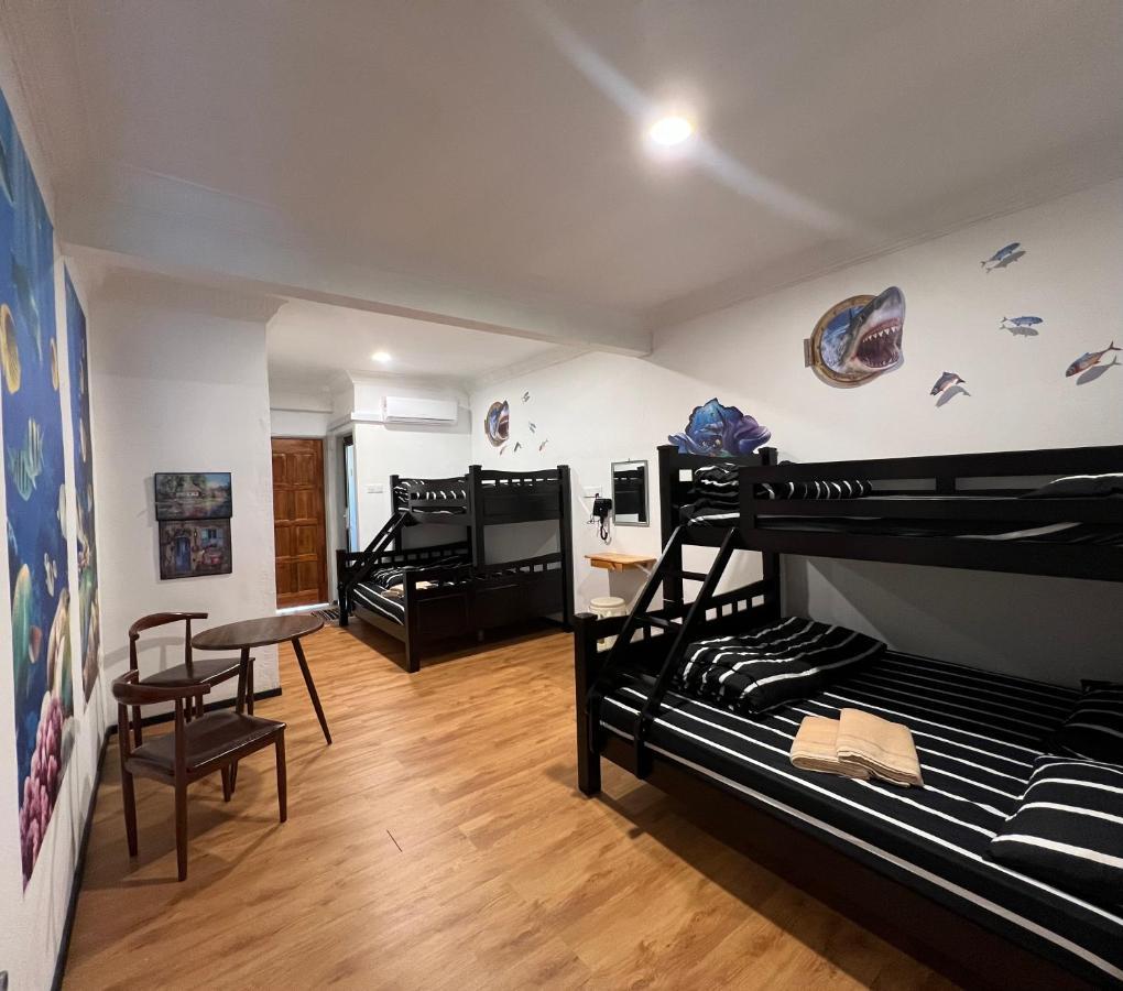 The Ship Guesthouse Room Semporna Eksteriør bilde